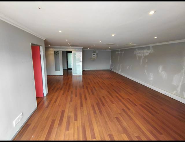 102M² OFFICE TO LET IN FOURWAYS
